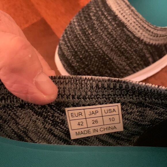 Size 10 NWT black women’s casual shoes with memory foam insoles - Picture 6 of 6